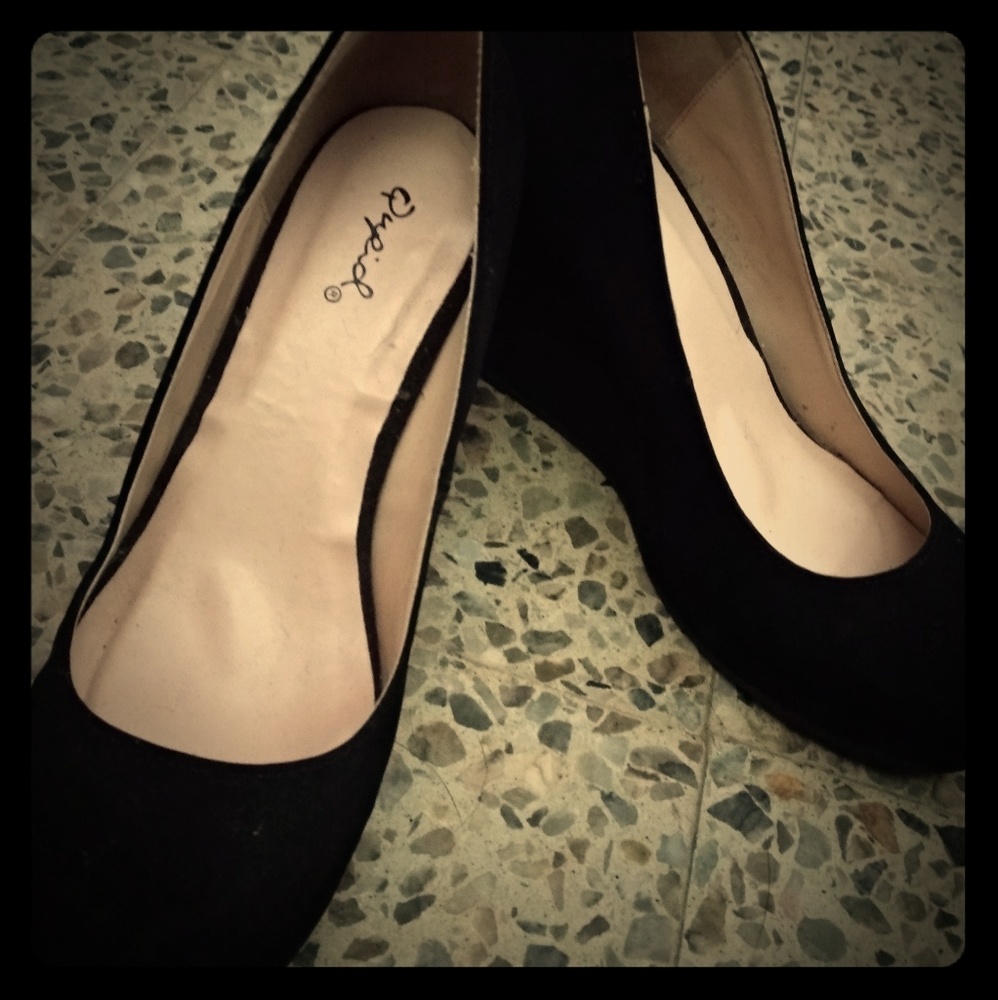 Black Qupid Wedges